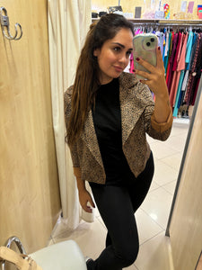 Chaqueta corta animal print